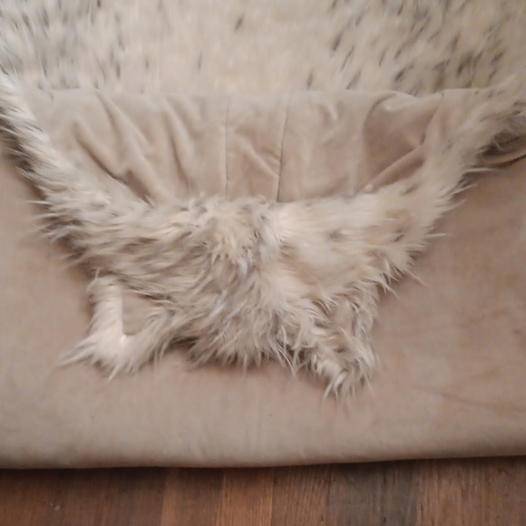 Pottery Barn  Luxurious Tan Faux Fur Sleeping Bag - Picture 6 of 14
